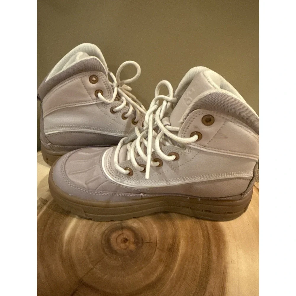 NIKE Youth Kids WOODSIDE 2 HIGH Waterproof Boots Platinum Violet (HF0767 200) 1Y